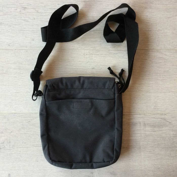 оригинална мъжка тъмно сива маркова чанта за през рамо / shoulder bag EASTPAK от САЩ