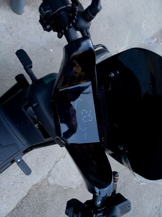 Skuter moped sotiladi