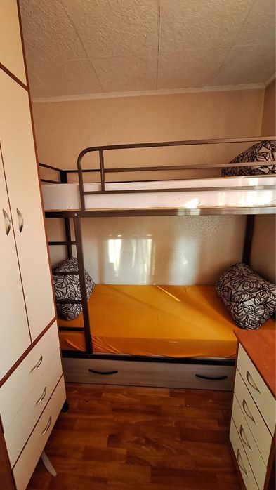 двухярусная кровать