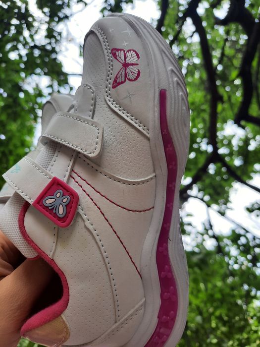 Белые кроссовочки в отличном состоянии