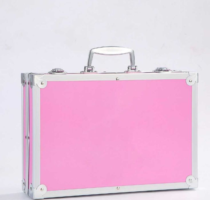 Куфар за рисуване от 145 части - голямо разнообразие от цветове