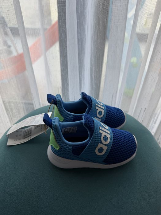 Adidasi noi marimea 20