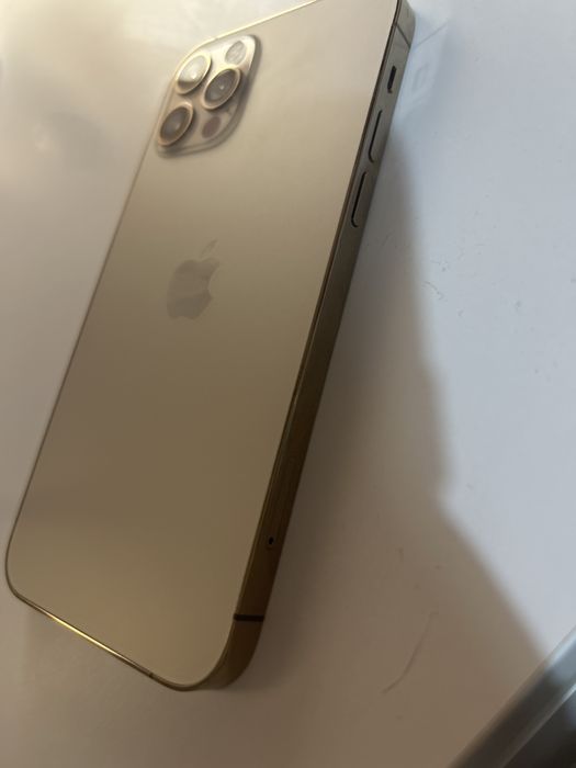 Iphone 12 pro на външен вид като нов