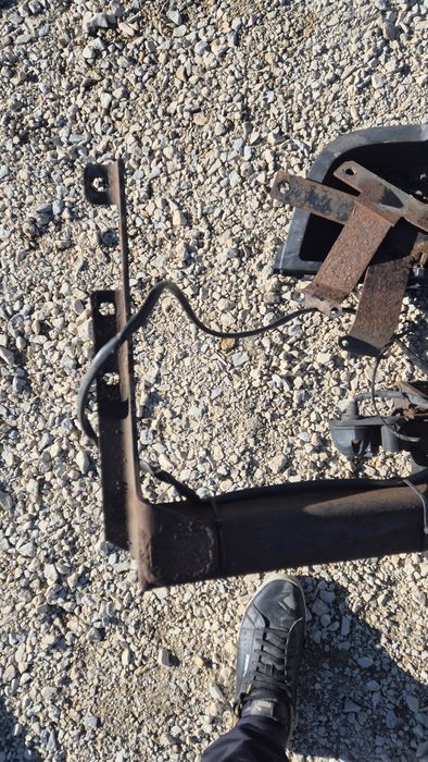 Оригинални Тегличи за Тойота Авенсис  Т25 Комби 2003- 2007г