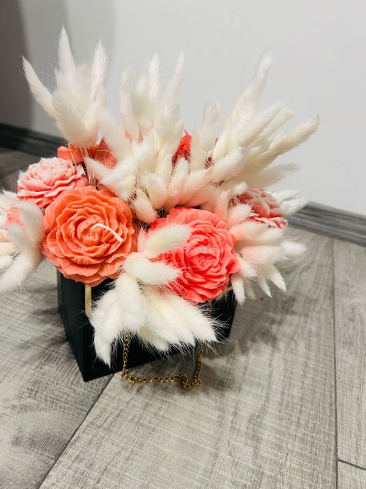 Aranjamente florale din flori de ceară de soia