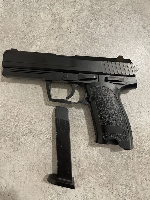 Пистолет железный