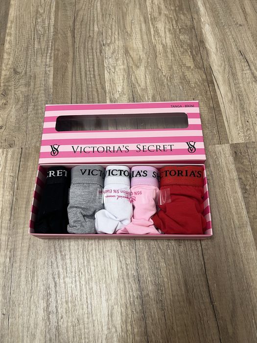 Set Chiloti Victoria’s Secret nefolositi