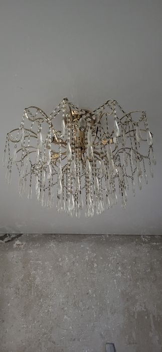 Продам люстру в отличном состоянии