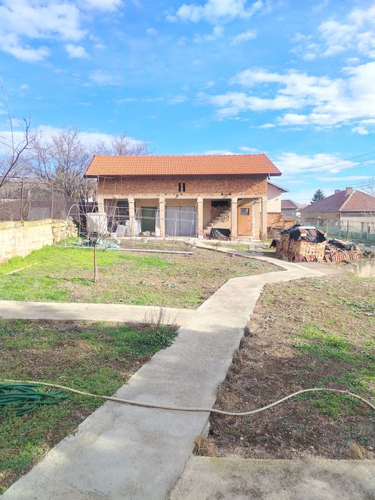 Къща Долна Митрополия