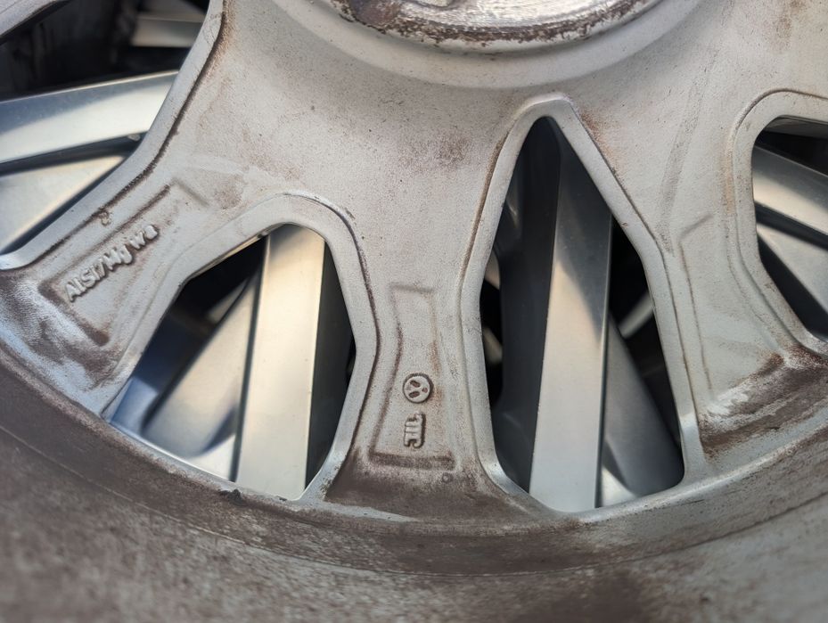 Jante aliaj originale VW pe 17 prindere 5x100 cu anvelope 215/40/17 pentru VAG(VW,AUDI,SKODA,SEAT)