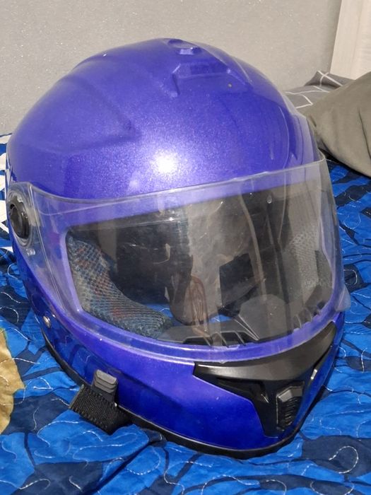 Мотошлем пылится на полке