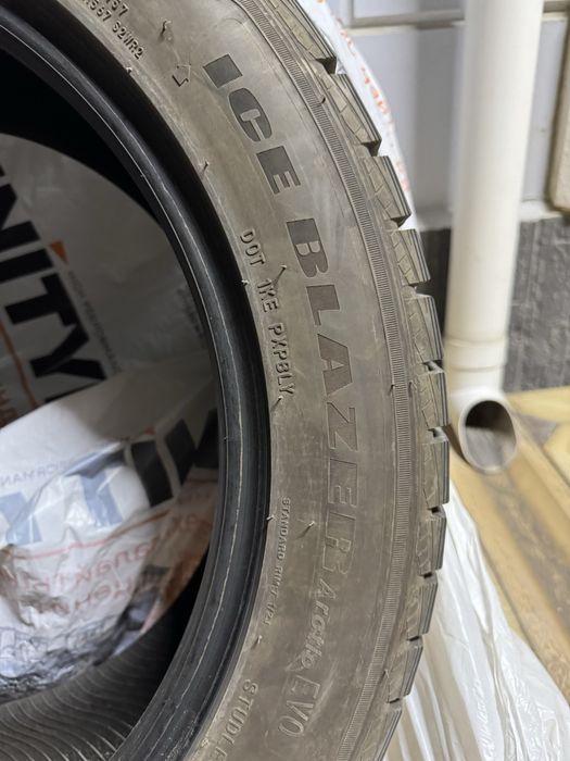 Шины для автомашины, отличного состояния 245х50х19