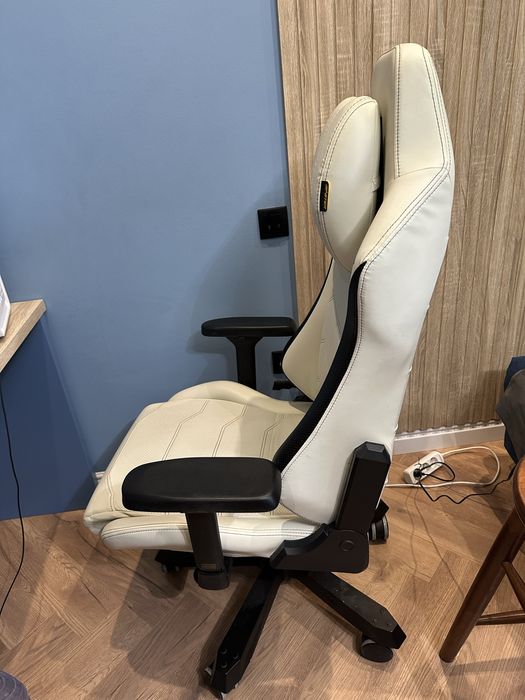 Игровое кресло DXracer Master white