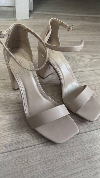 Босоножки женские