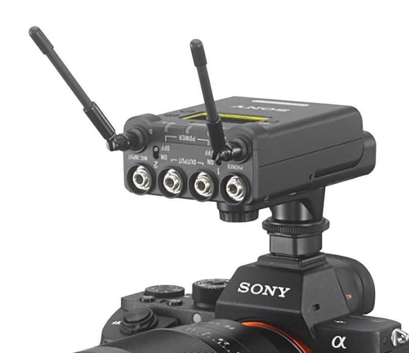 Set2 lavaliera + receptor. Sony URX-P03D - receptor portabil 2 canale + 2 Sony UTX-B03 - transmitator cu microfon lavaliera + hard case.
