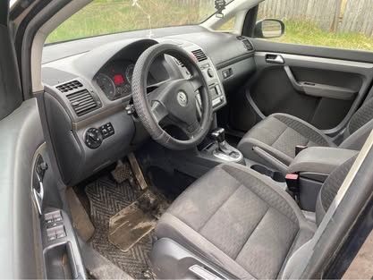 Vând / Dezmembrez Volkswagen Touran 1.9 TDI 105 CP Automat – 2009
