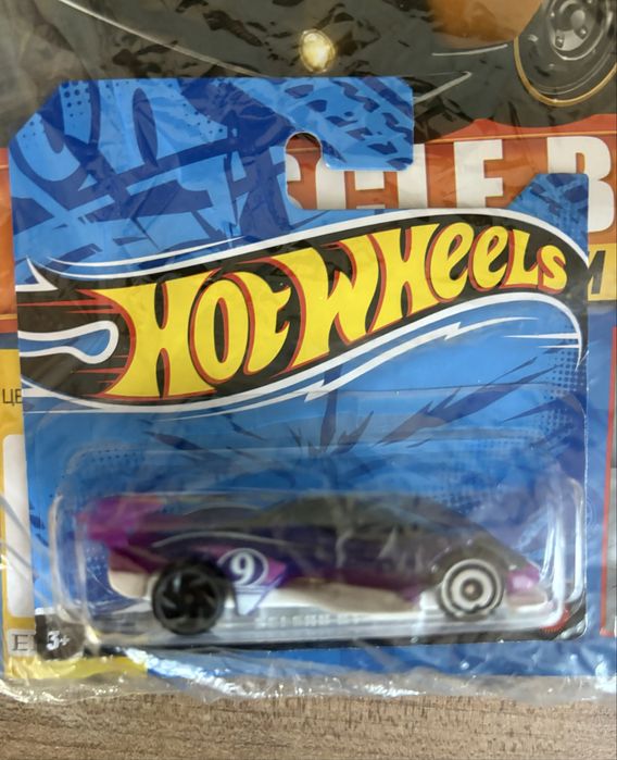 Списание Hot Wheels с количка ново