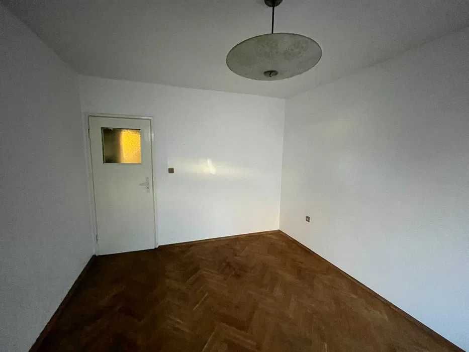 Дава се под наем Тристаен апартамент в Бургас, Център - 97 кв.м за 500 € - Снимка #2