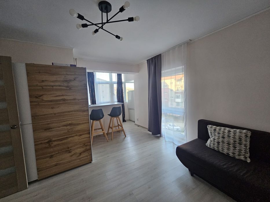 Închiriez apartament