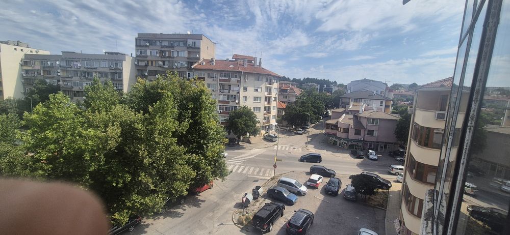 Продава се много стаен апартамент