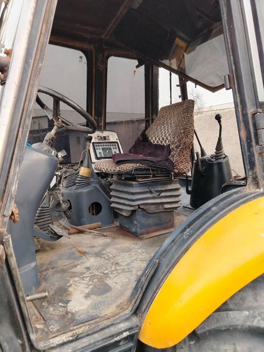 JCB ekskovatori sotiladi 2006 yil