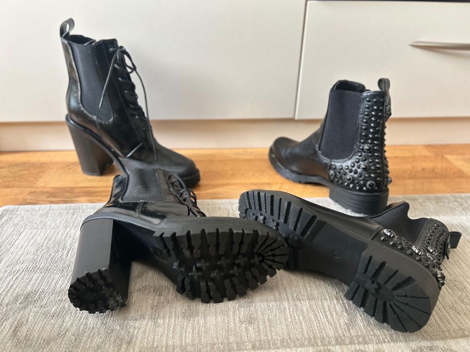 2 броя Боти черни размер  38