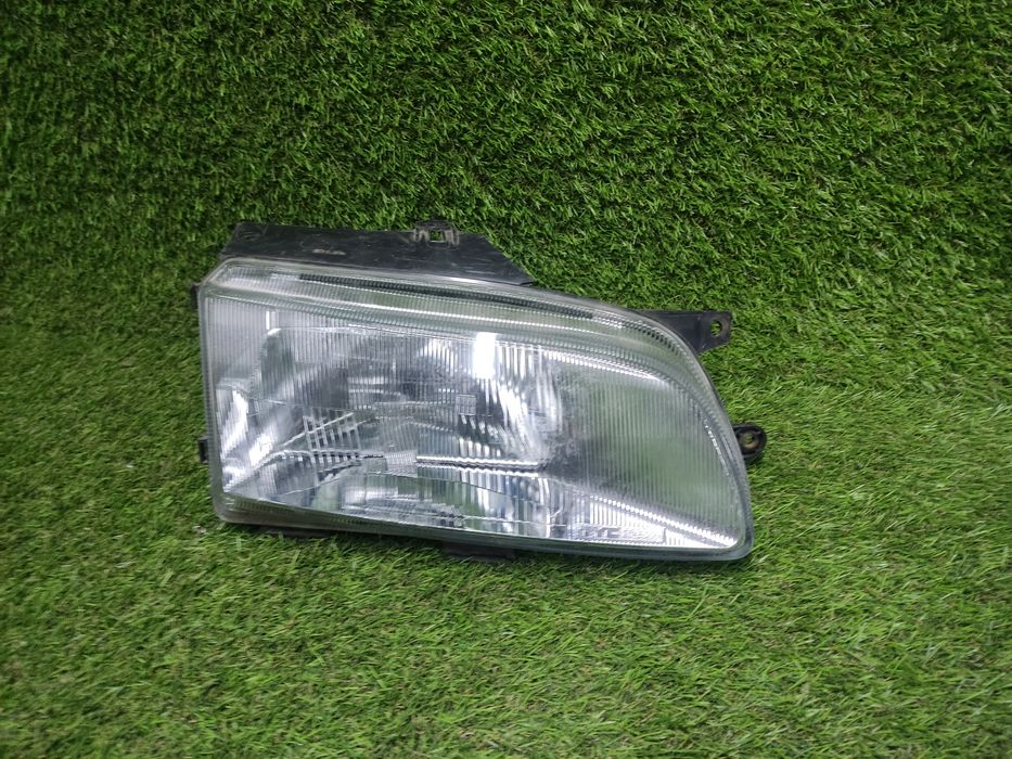 Фара Peugeot partner