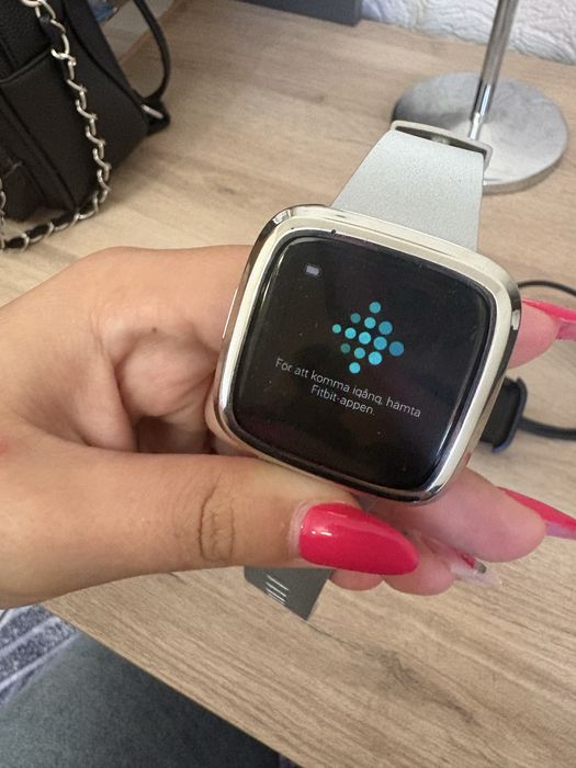 Смарт часовник Fitbit versa 2
