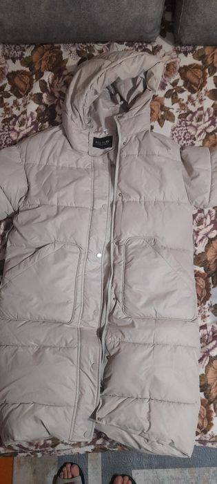 Продам пуховик беж