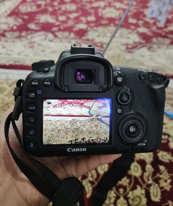 Срочно продается Фотоаппарат Canon 7D Mark 2