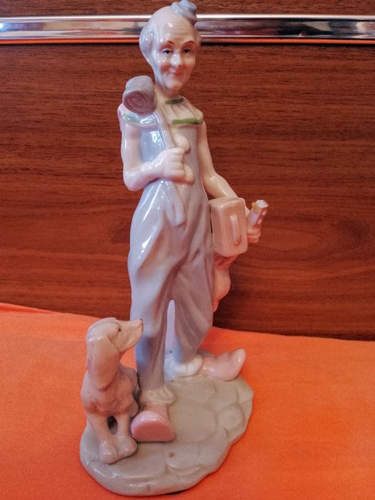 Два порцеланови клоуна