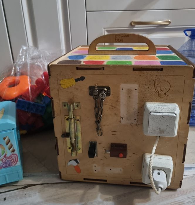 Продам 2 классных бизибордаа