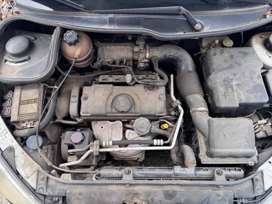 Peugeot 206 1.4i 75hp 2003г. На части