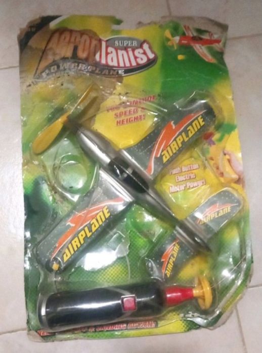 Модел самолет играчка