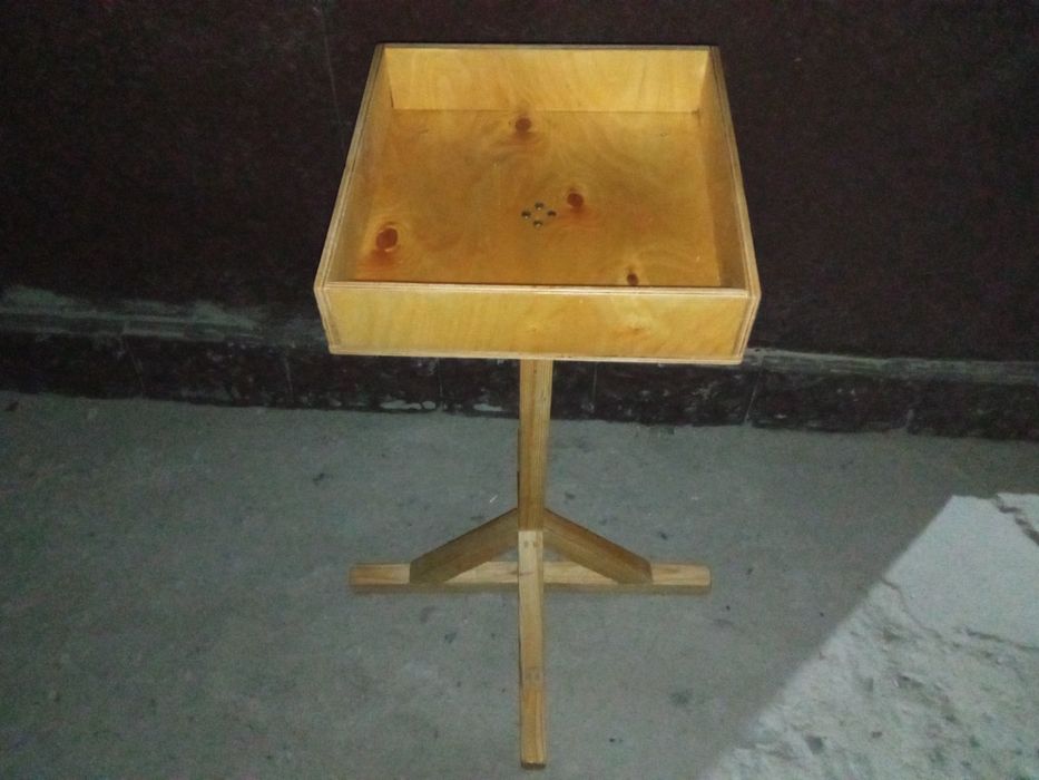 Комушка с подставкой для птиц