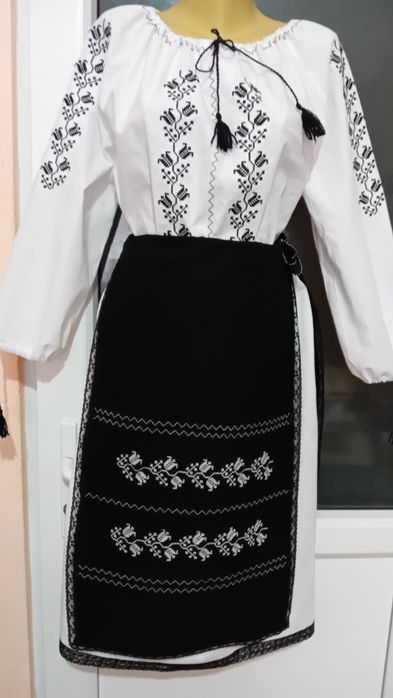 Costum popular  fete