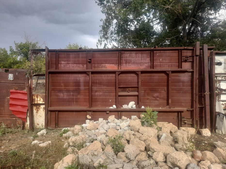 Продам площадка для тележки торг есть