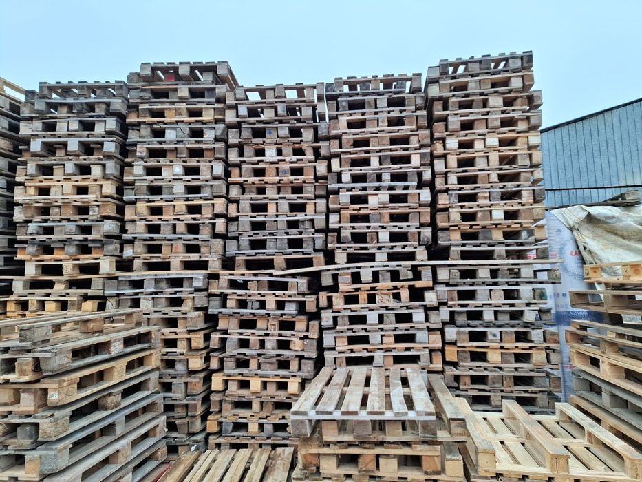 Vand Paleti non-euro second hand