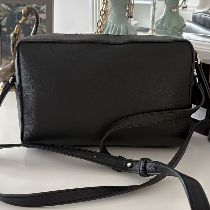 Продаю стильный кросс-боди Calvin Klein!