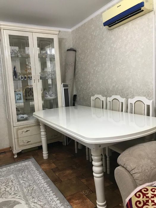 Продам стол для гостиной