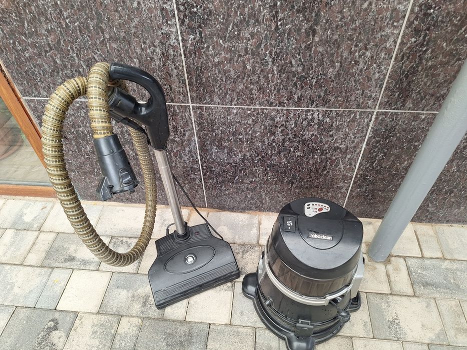 Продается пылесос Roboclean