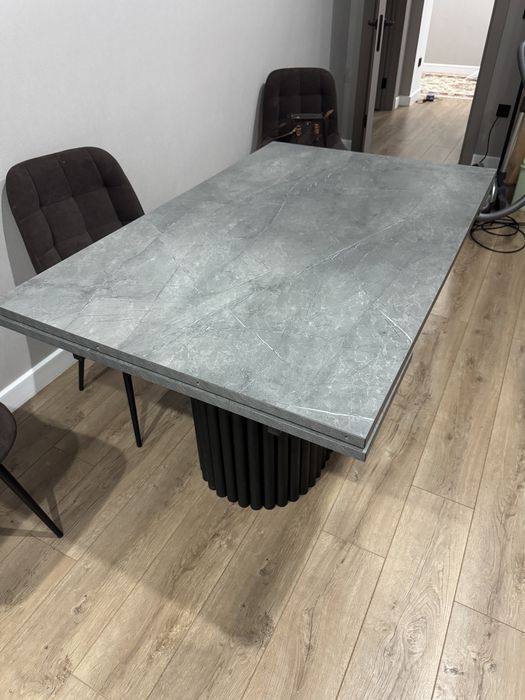 Продам Обеденный стол