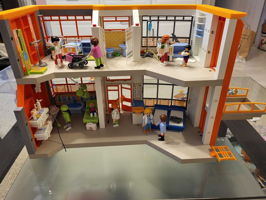 Seturi Playmobil: Spitalul, Cabinet Dentist, Cafenea, Casa Vanatorilor