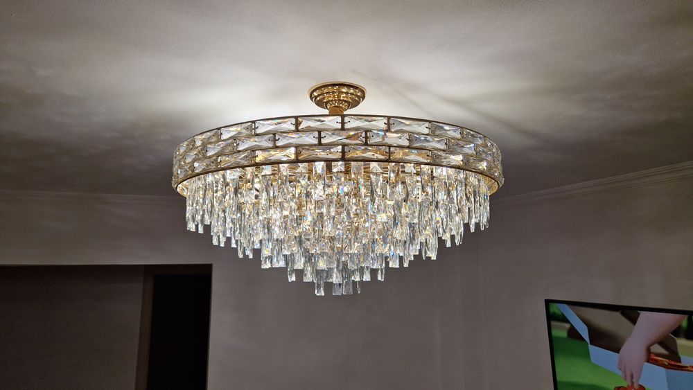 продам люстру в отличном состоянии