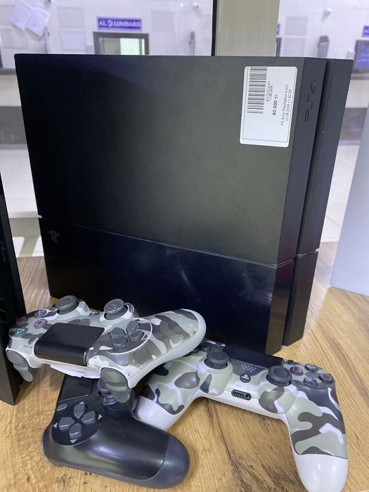 Приставка Playstation 4