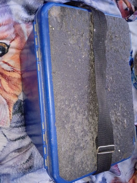 Отдам чемодан для рыбалки