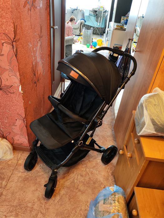 Продам детскую складную коляску.