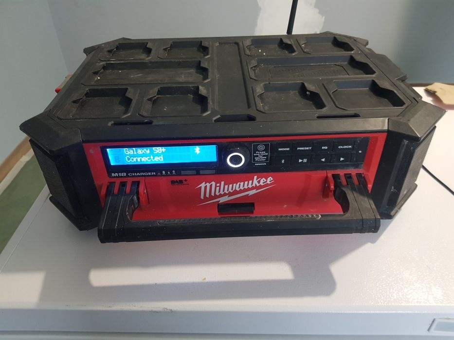 Vand radio milwaukee m18