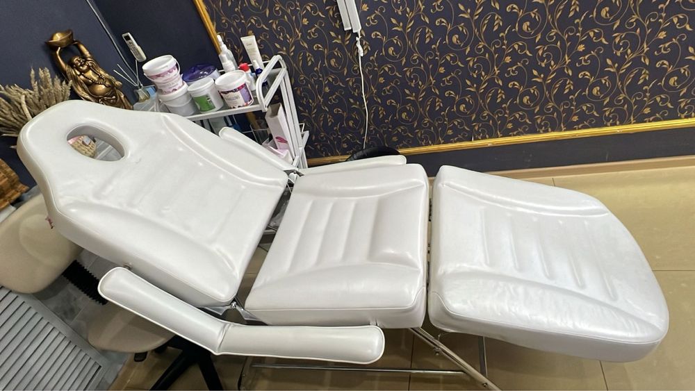 Продаю три кушетки