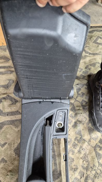 Оригинална Средна Конзола с Подлакътник за БМВ 1 серия 2003- 2013г